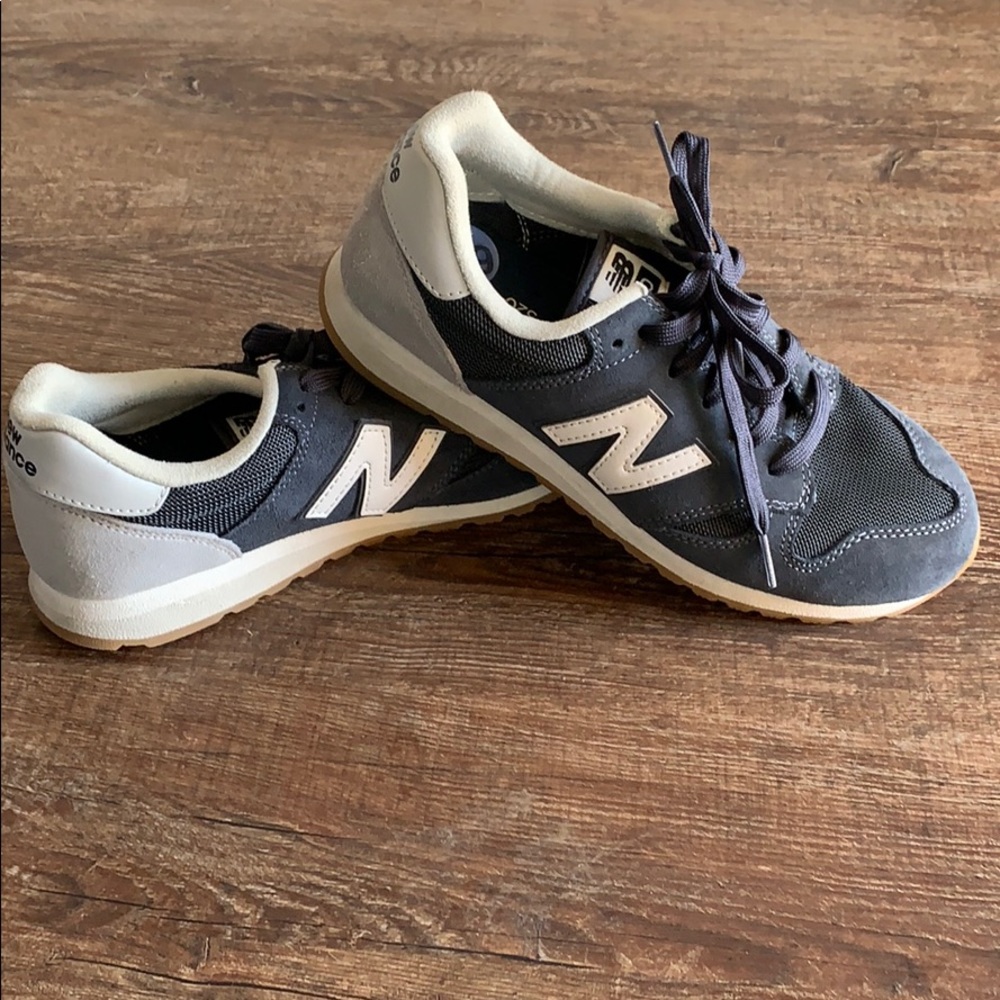 New balance tennis shoes 👟 ‼️SMOKE FREE HOME‼️